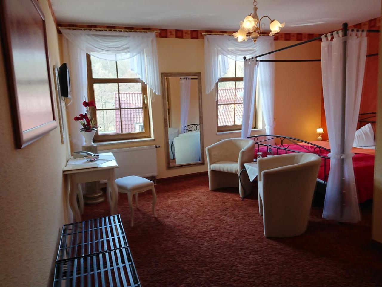 Hotel & Ferienwohnungen Bohlenblick Saalfeld Saale エクステリア 写真